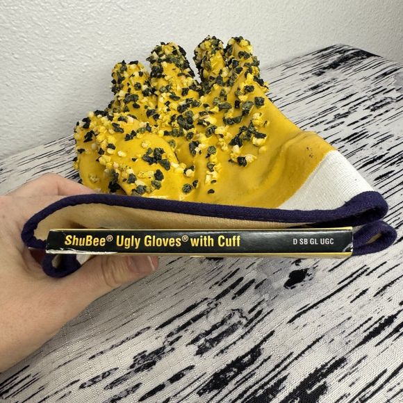 ShuBee Ugly Gloves With Cuff One Size Fits Most PVC Chip Coated Jersey Lined - Picture 3 of 5